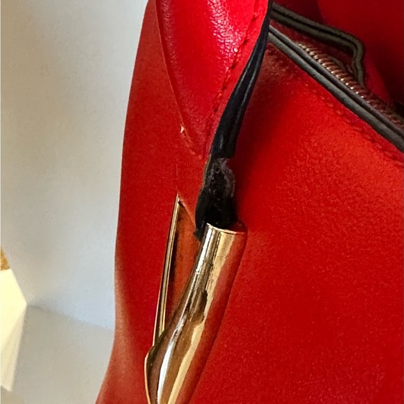 La Terra Vegan Leather Shoulder Medium Size Red Handbag Zipper and Snap Closure - Picture 4 of 16